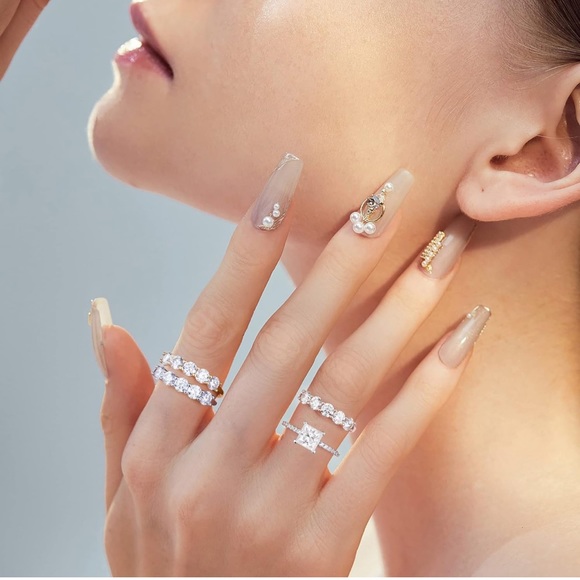 MOOSEA 5 Stone Moissanite Rings for Women - Picture 9 of 10